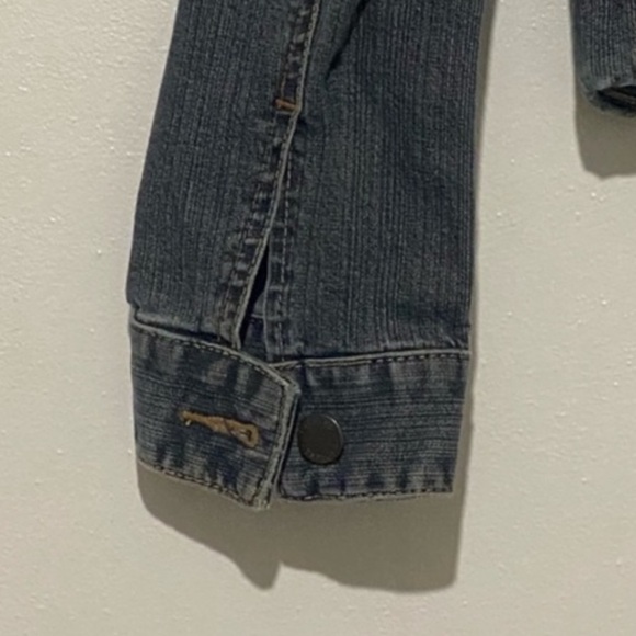 Express cropped denim jacket with pink accents and snap buttons - Picture 9 of 10